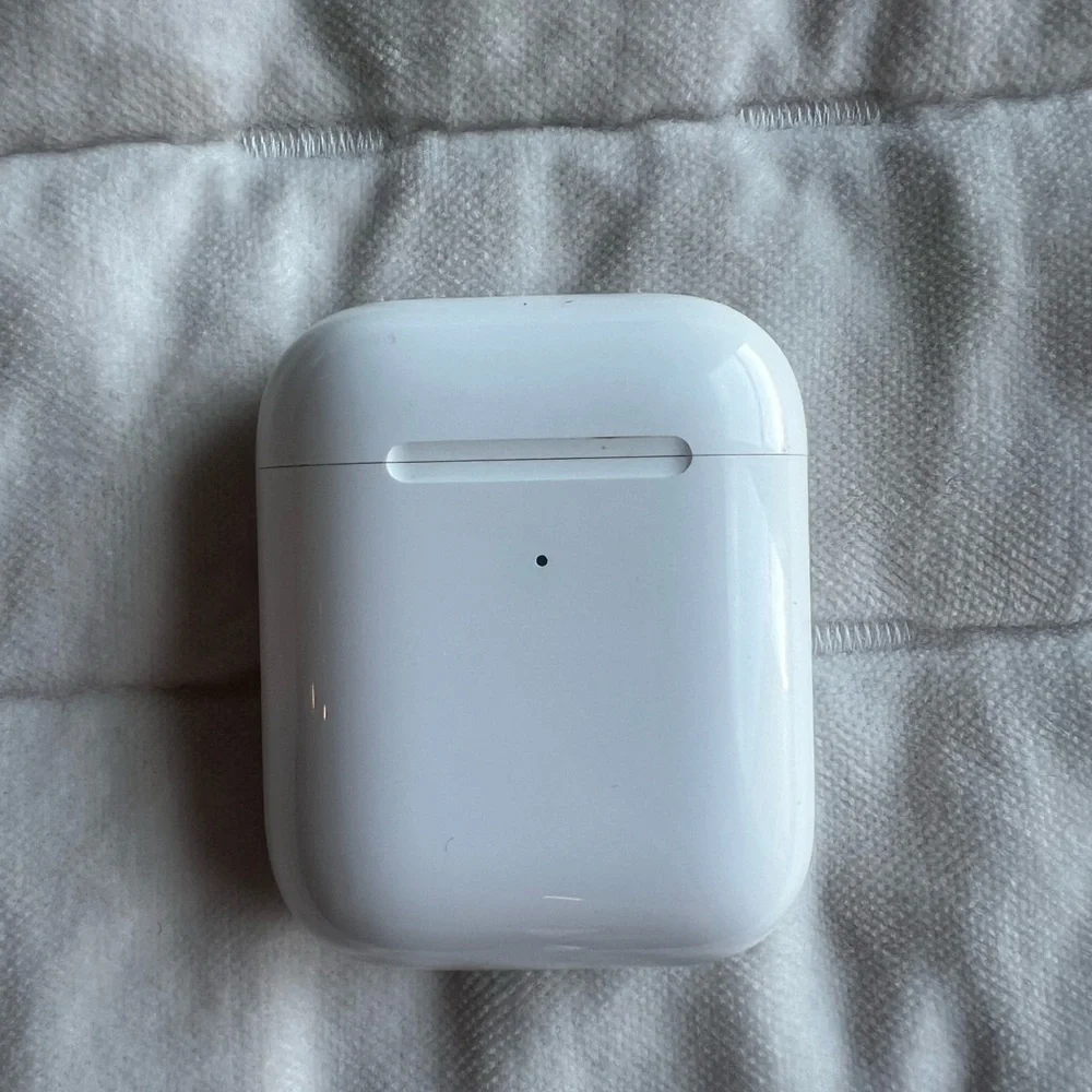 Apple Airpods 2nd generation with charging case - Picture 4 of 9